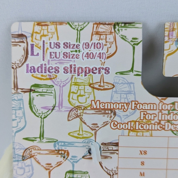 Slipper Strawberry Cosmopolitan Embroider Fleece Memory Foam Slip On L(9/10) NWT - Picture 12 of 14